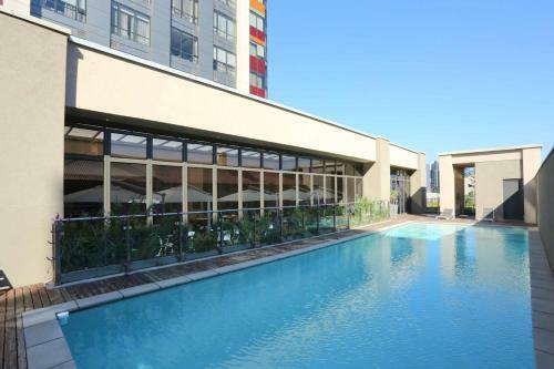 Apartamento Sandton Skye Unit 702