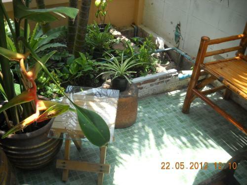 Hostal Srikrung Guesthouse