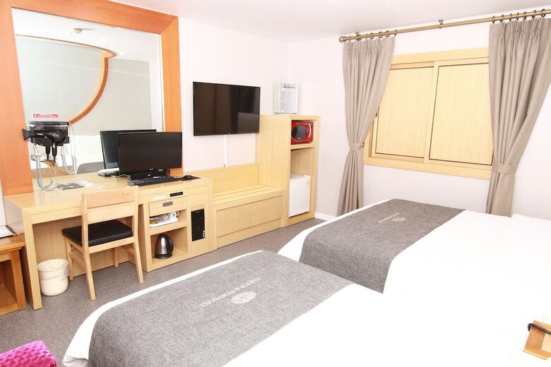 Hotel Amour & Symphony