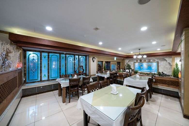 Hotel Amour & Symphony