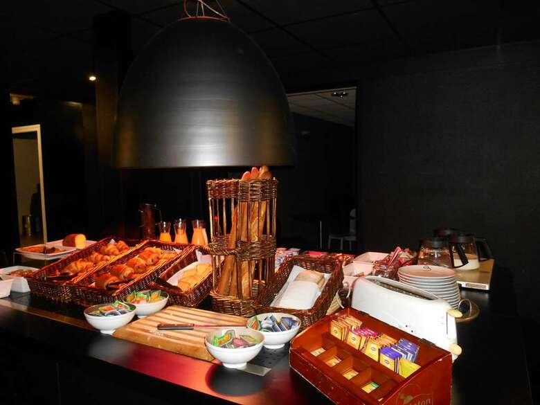 Hotel Campanile Montlu�on- Saint- Victor