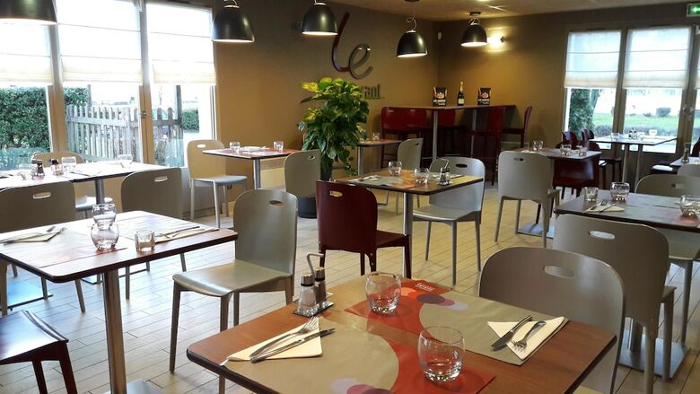 Hotel Campanile Montlu�on- Saint- Victor