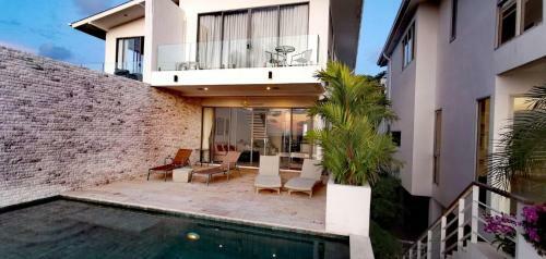 3 Bedroom Sea View Villa Escape