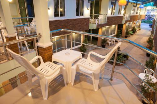 Hostal Fahsai Bay Villa