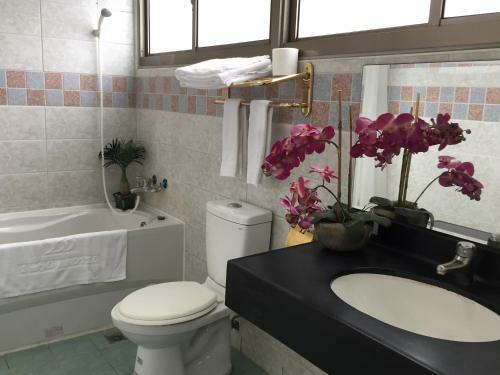Berkeley Business Hotel Zhongzheng