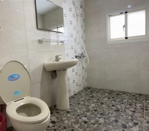 J Lin Hostel