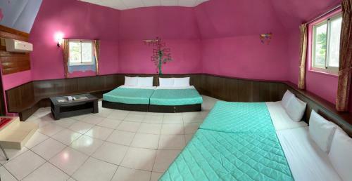 J Lin Hostel