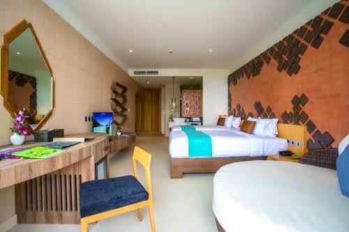 Hotel Crest Resort & Pool Villas
