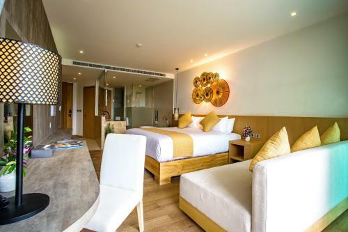 Hotel Crest Resort & Pool Villas
