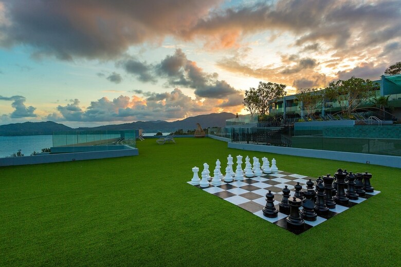 Hotel Crest Resort & Pool Villas