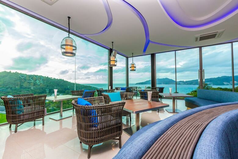 Hotel Crest Resort & Pool Villas