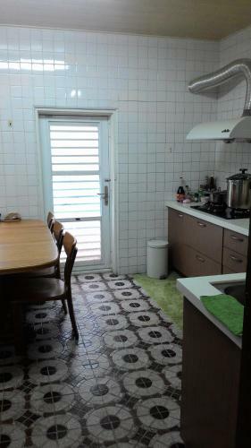 4+57 Hostel