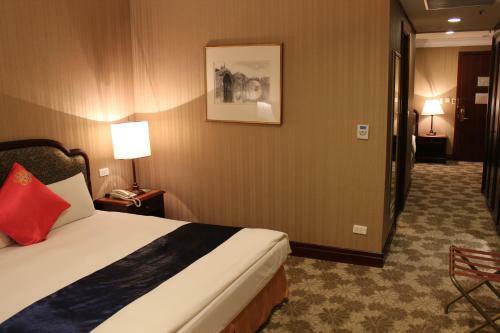 Wei-yat Grand Hotel