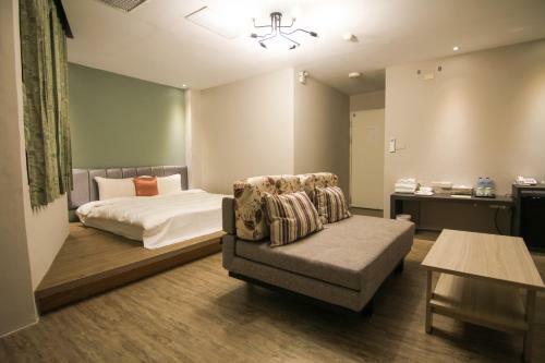 Love Home Lake Hotel