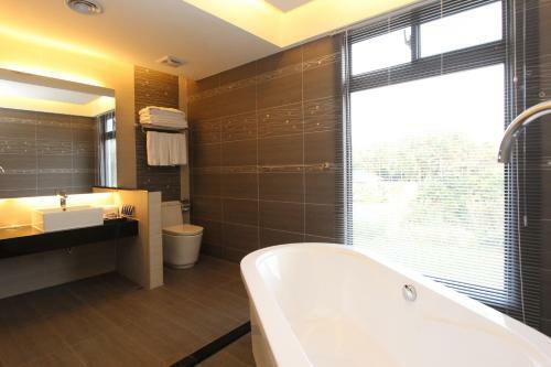Bed & Breakfast Dozen Park Kenting