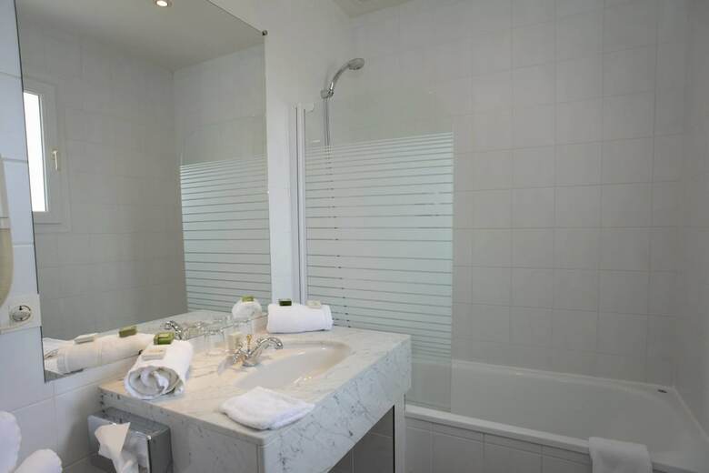Hotel H�tel Le Gue Du Holme