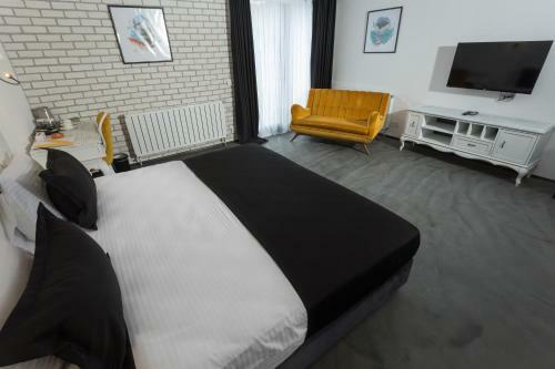 Check Inn Suite Hotel & Spa