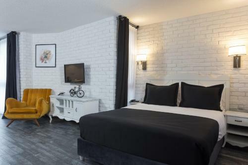 Check Inn Suite Hotel & Spa