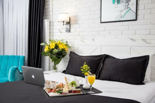Check Inn Suite Hotel & Spa