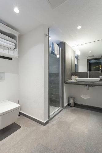 Check Inn Suite Hotel & Spa