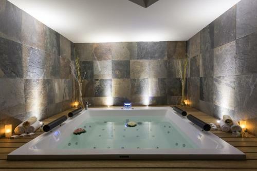 Check Inn Suite Hotel & Spa