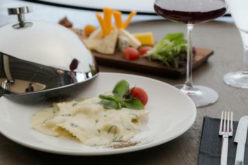 Check Inn Suite Hotel & Spa