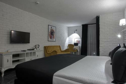 Check Inn Suite Hotel & Spa