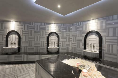 Check Inn Suite Hotel & Spa