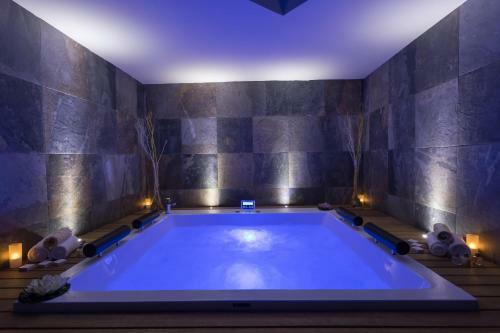 Check Inn Suite Hotel & Spa