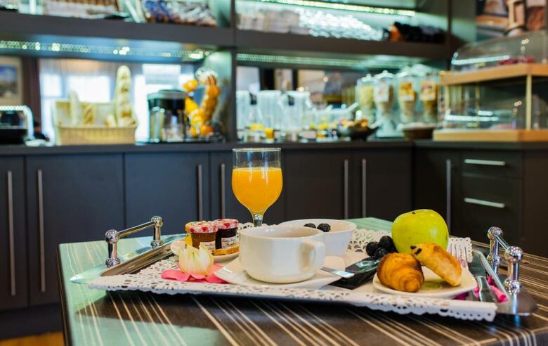 Ariane Hotel