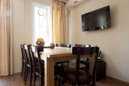 Aslan Apartments