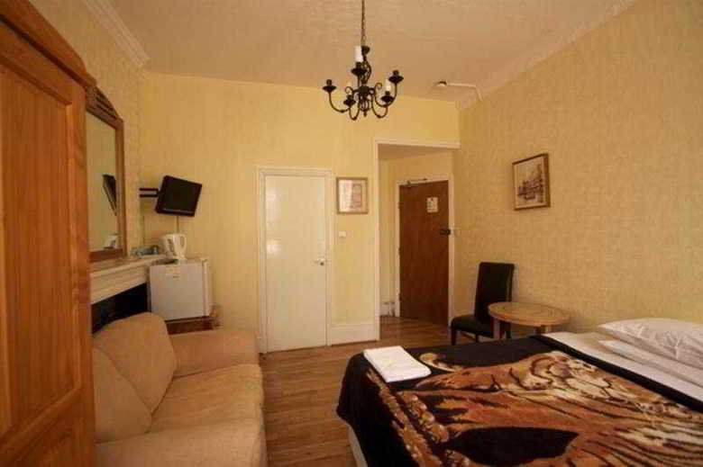 Ventures Hotel
