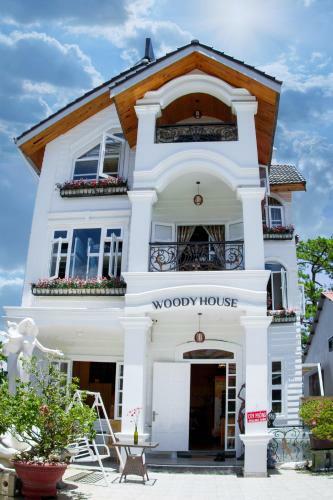 Hostal Woody House