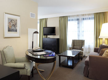The Raphael Hotel, Autograph Collection