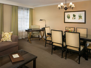 The Raphael Hotel, Autograph Collection