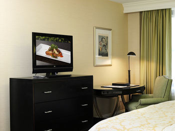 The Raphael Hotel, Autograph Collection