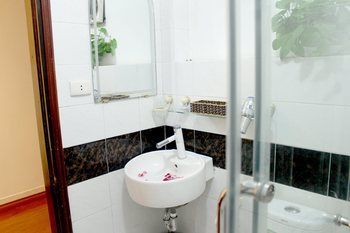 Le Petit Hanoi Hotel