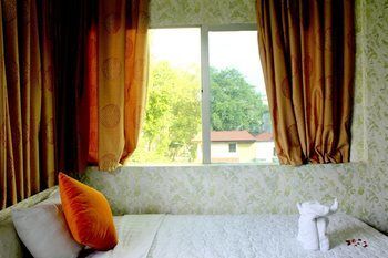 Le Petit Hanoi Hotel
