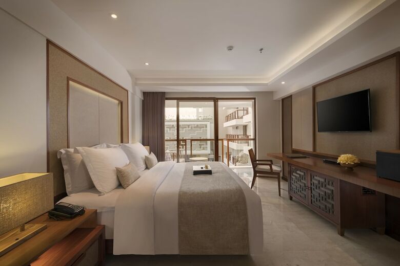 The Bandha Hotel & Suites