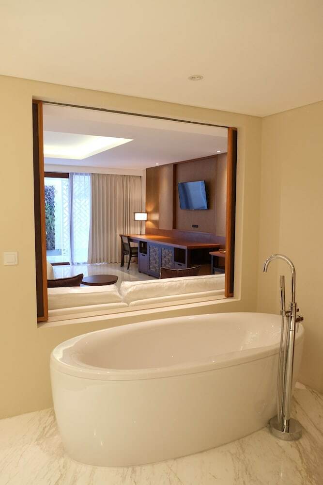 The Bandha Hotel & Suites