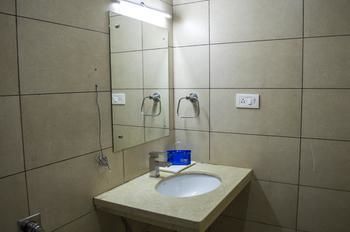 Hotel Oyo Premium Mp Nagar Zone II