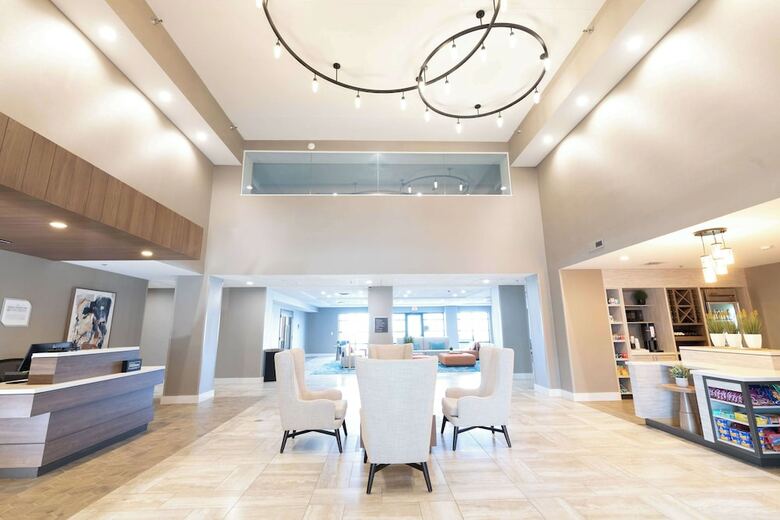 Doubletree By Hilton Hotel Des Moines Airport