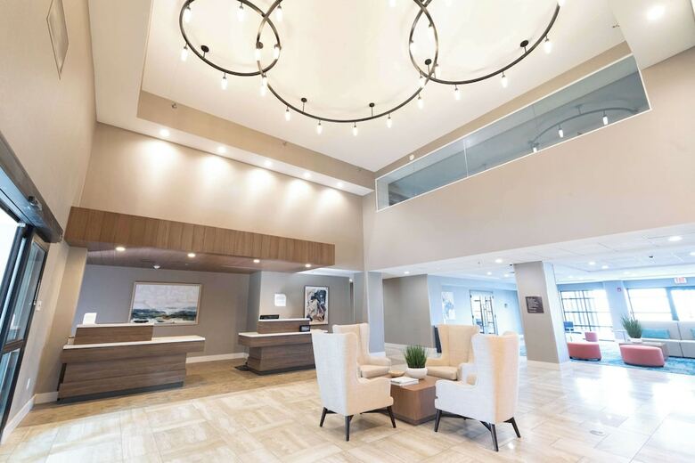 Doubletree By Hilton Hotel Des Moines Airport