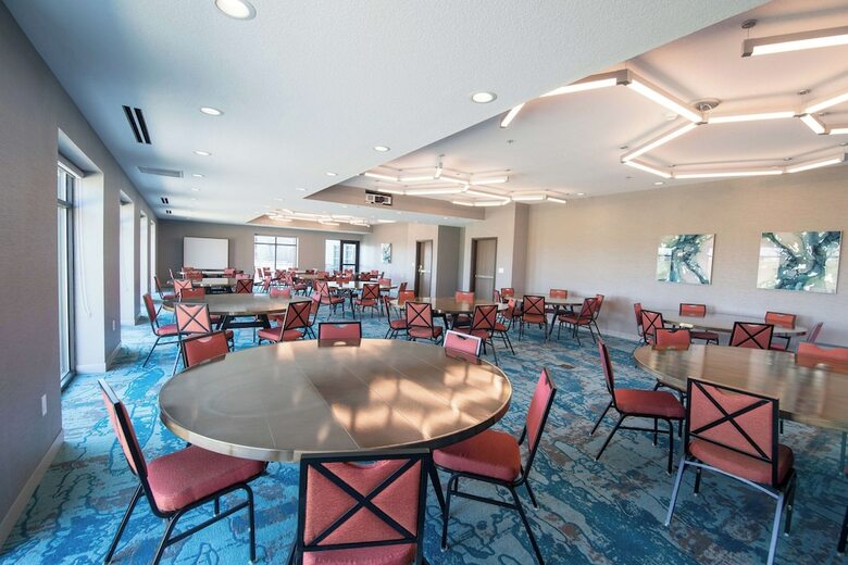 Doubletree By Hilton Hotel Des Moines Airport