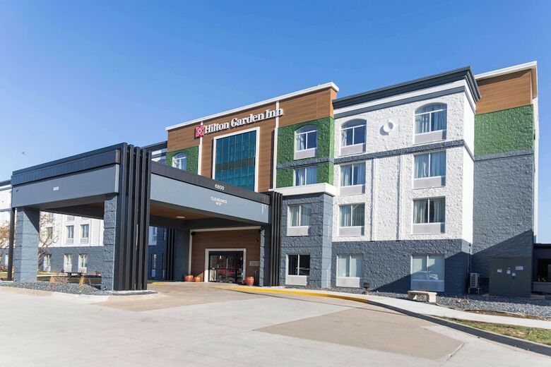 Doubletree By Hilton Hotel Des Moines Airport