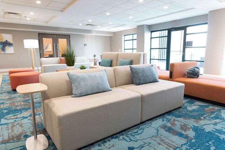 Doubletree By Hilton Hotel Des Moines Airport