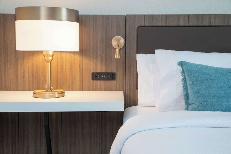 Doubletree By Hilton Hotel Des Moines Airport