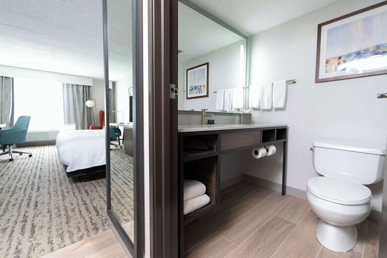 Doubletree By Hilton Hotel Des Moines Airport