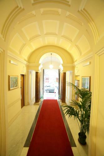 Hotel Giugi�