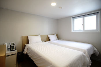 Hotel Sleepy Panda Stream Walk